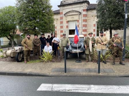 Devant la salle